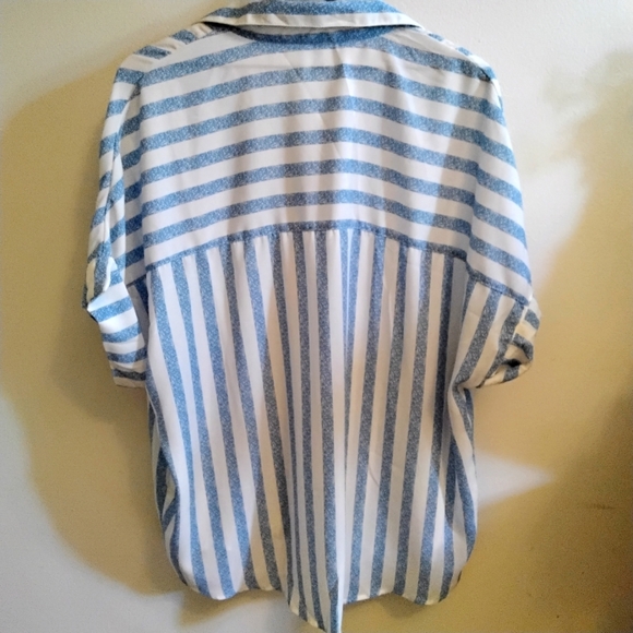 Women's Striped Blouse nwot - Picture 2 of 4